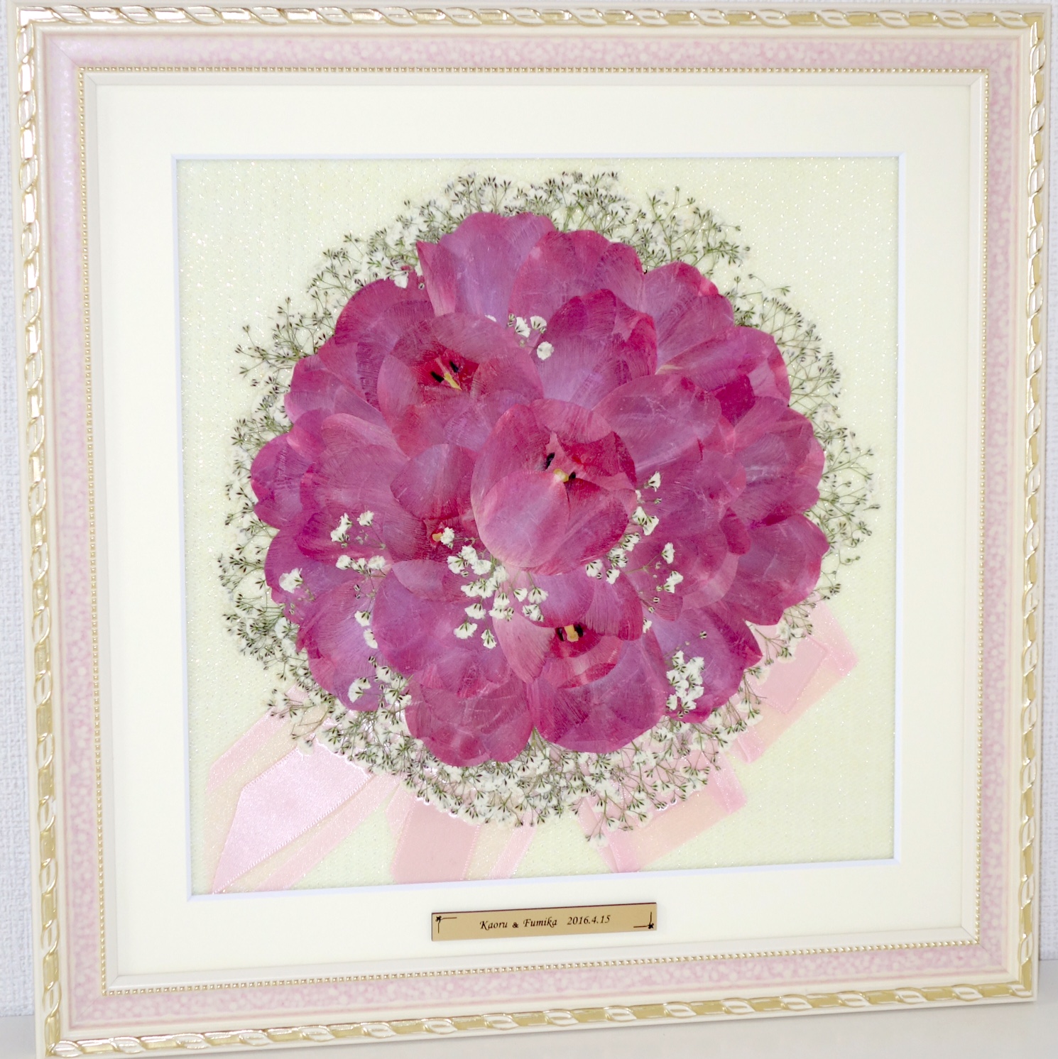 ピンクチューリップとカスミソウのラウンドブーケを押し花に保存加工